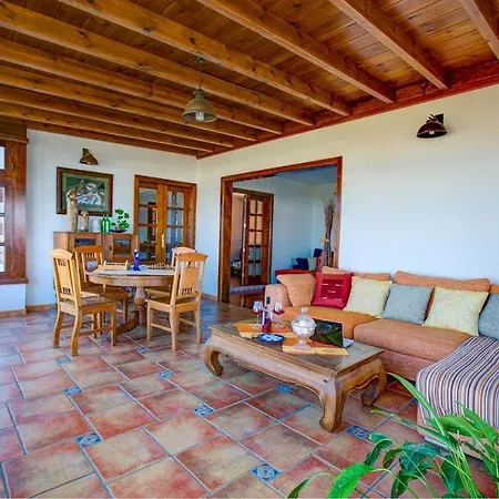 Villa Casa Acequia Tinajo